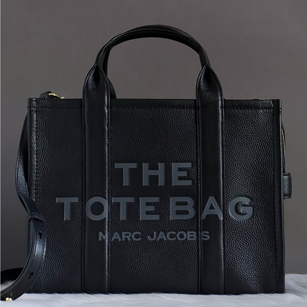 Marc Jacobs The Leather Medium Tote Bag